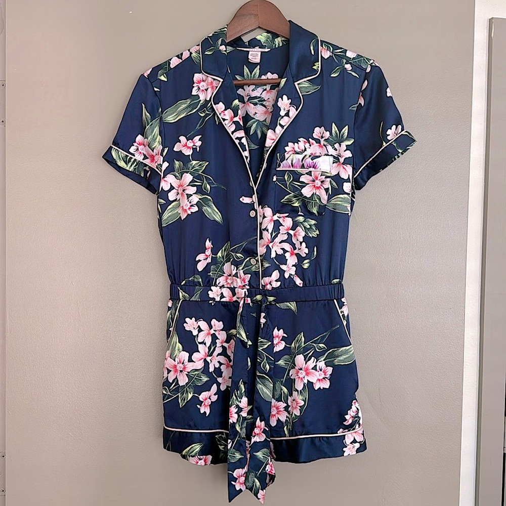 NWOT VICTORIA’S SECRET SILK EFFECT ROMPER, S